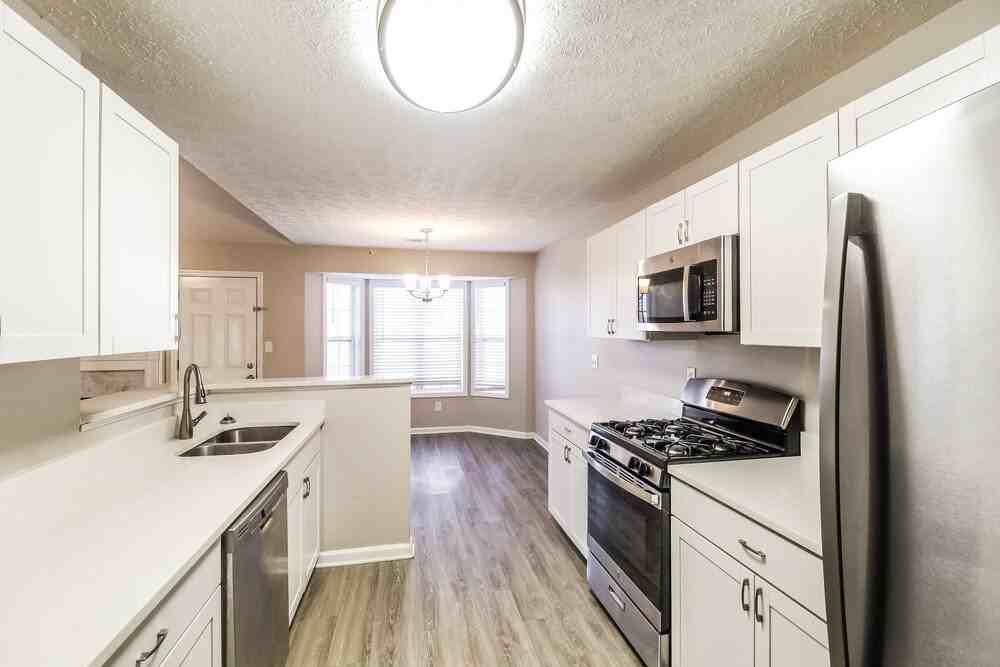 1376 Trafalgar Way - Photo 4 of 16