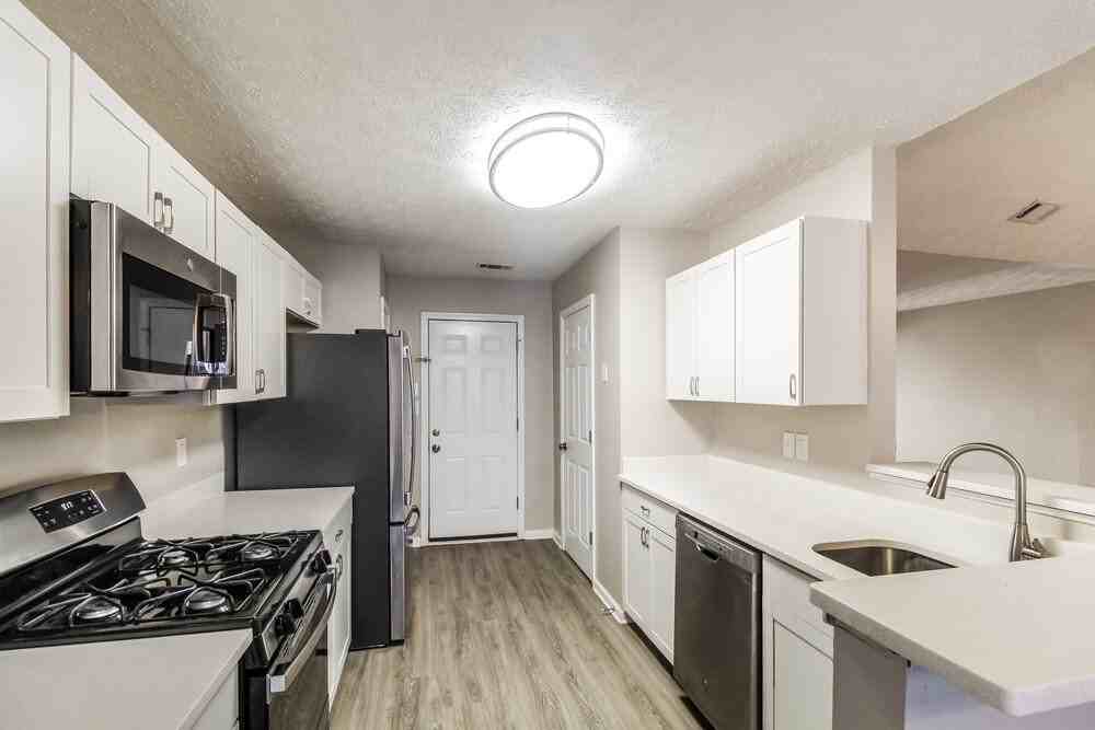 1376 Trafalgar Way - Photo 5 of 16