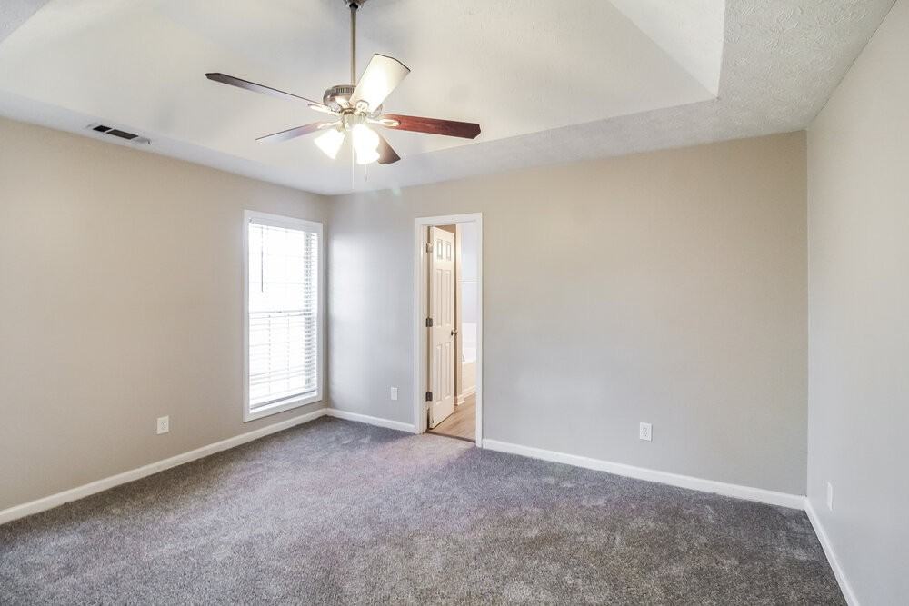 1376 Trafalgar Way - Photo 6 of 16