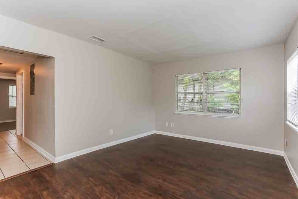 961 Kenmore St - Photo 3 of 16