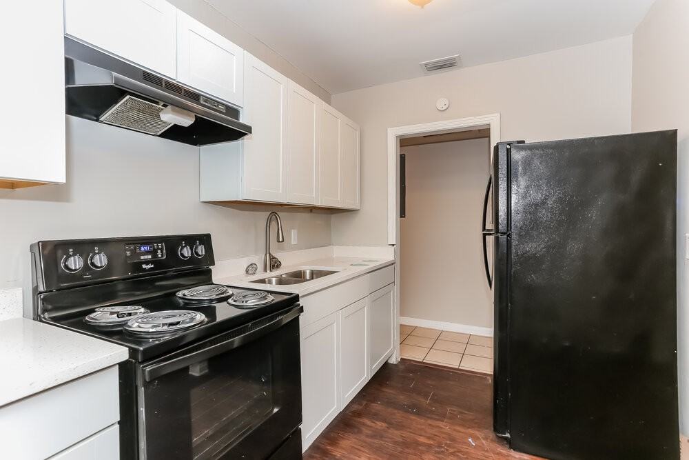 961 Kenmore St - Photo 5 of 16