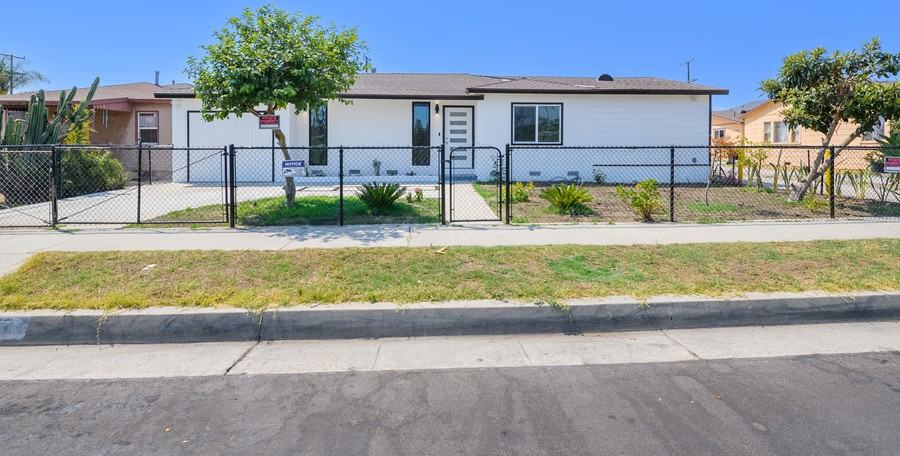 6555 Darwell Ave - Photo 2 of 25