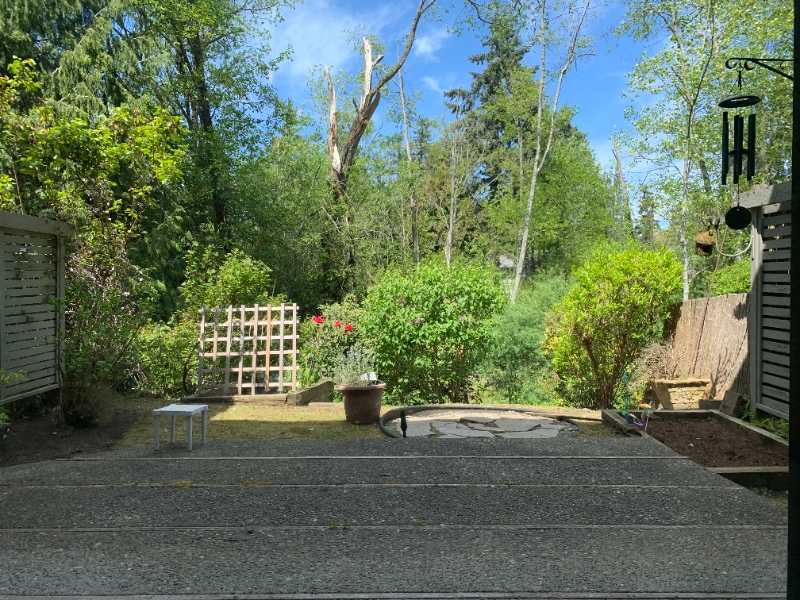 22703 Lakeview Dr - Photo 2 of 24