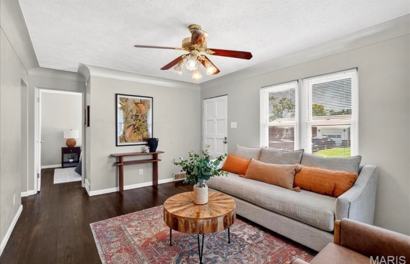 3868 Western Ave #3868 - Photo 3 of 11