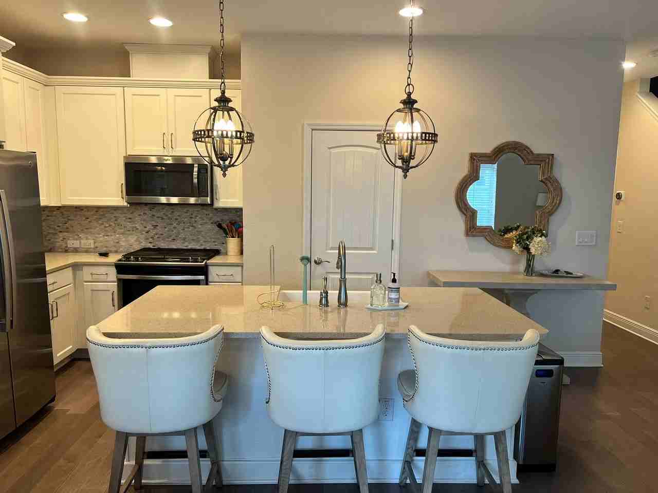 115 N Arrawana Ave #7 - Photo 4 of 26
