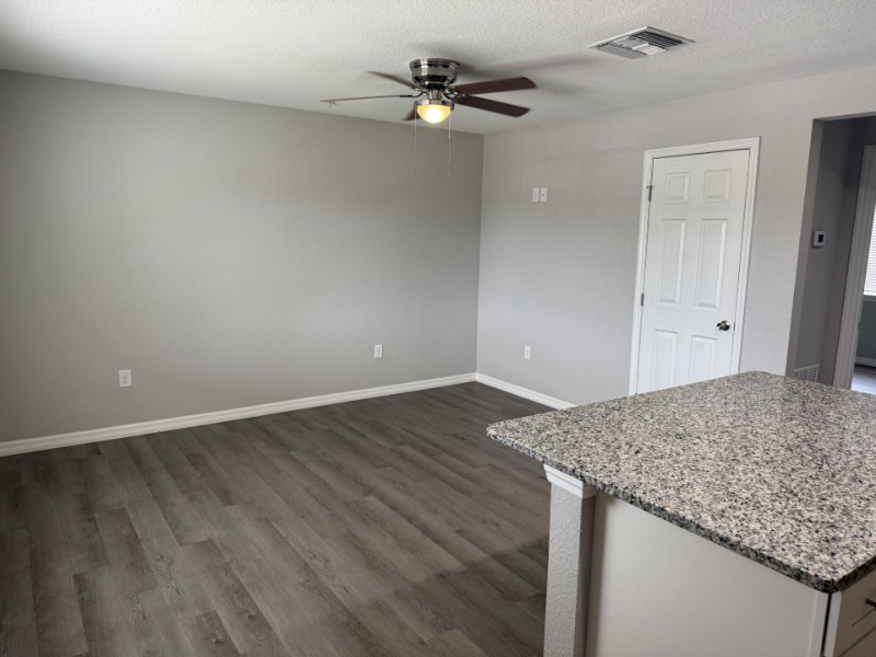 1925 Avenue O Sw #105 - Photo 2 of 8