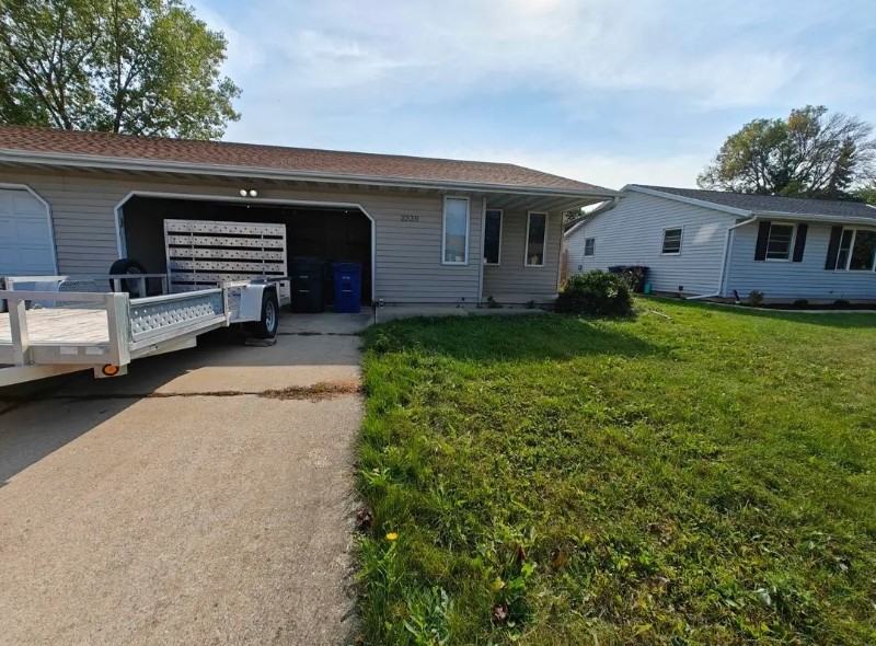 2239 Crary St - Photo 2 of 19