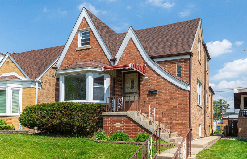 6640 W Foster Ave #2 - Photo 2 of 16