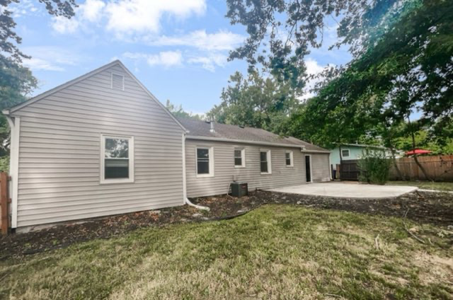 613 N Logan St - Photo 3 of 12