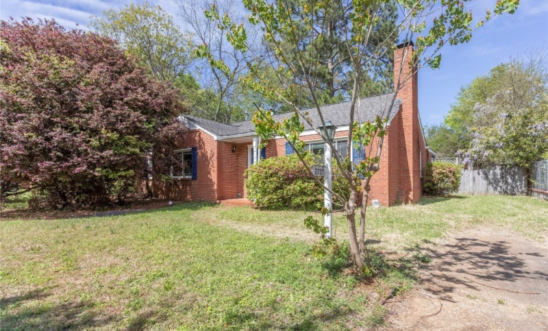 2727 Pelzer Avenue - Photo 2 of 15