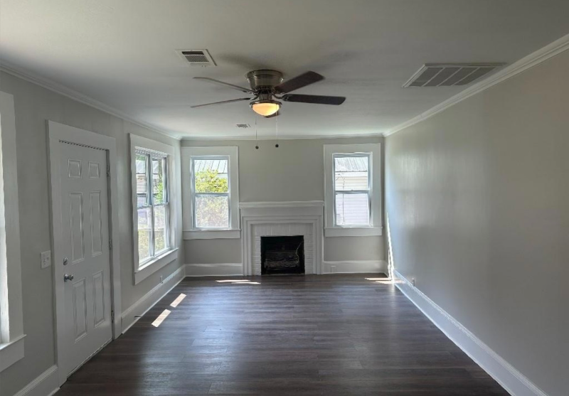 207 N Shelby St - Photo 2 of 14