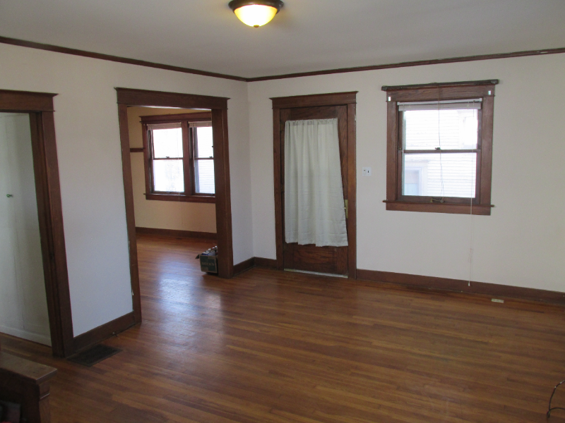 1206 Sw Boswell Ave - Photo 3 of 16