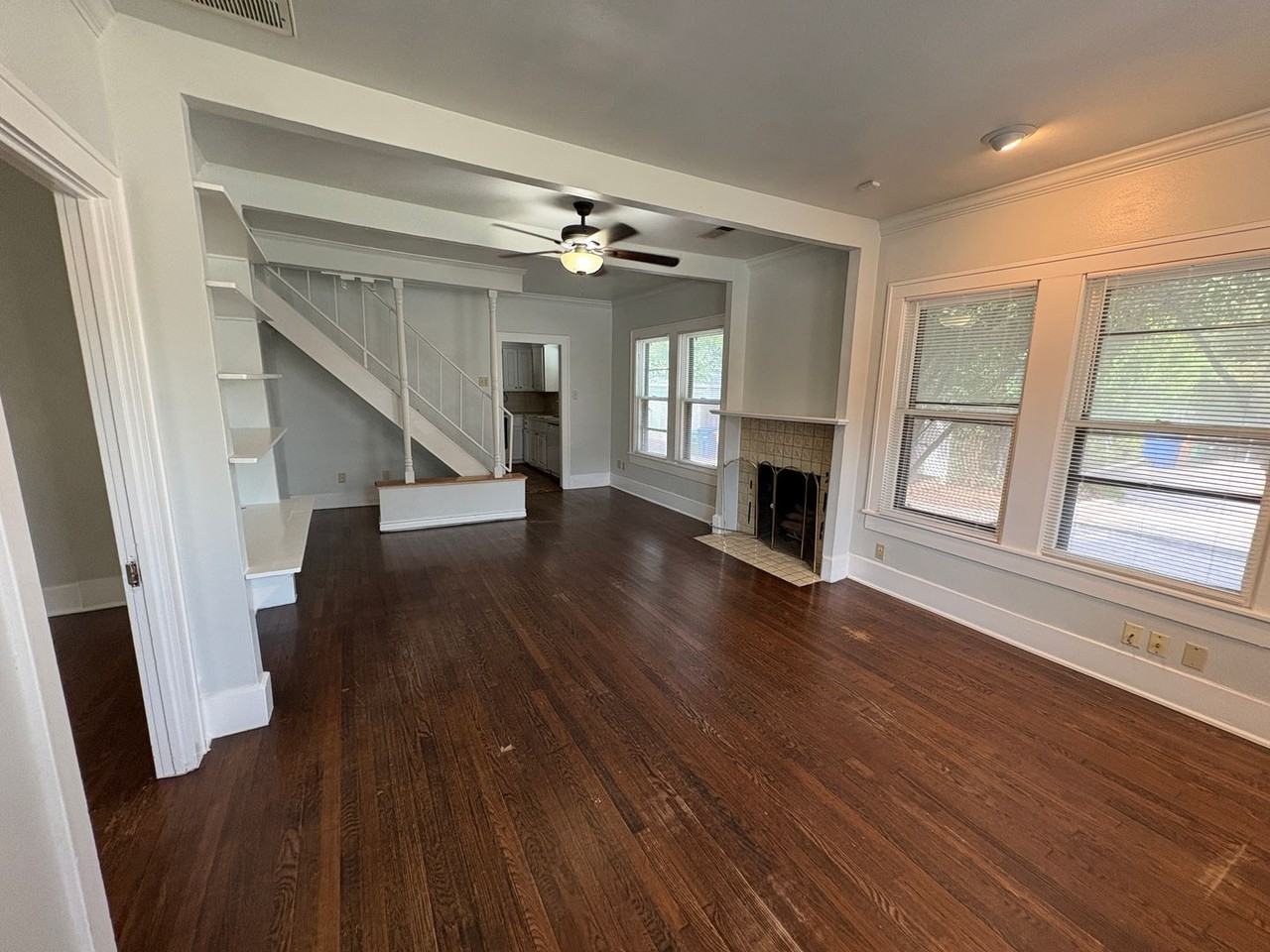 915 West 29th Street - Photo 2 of 17