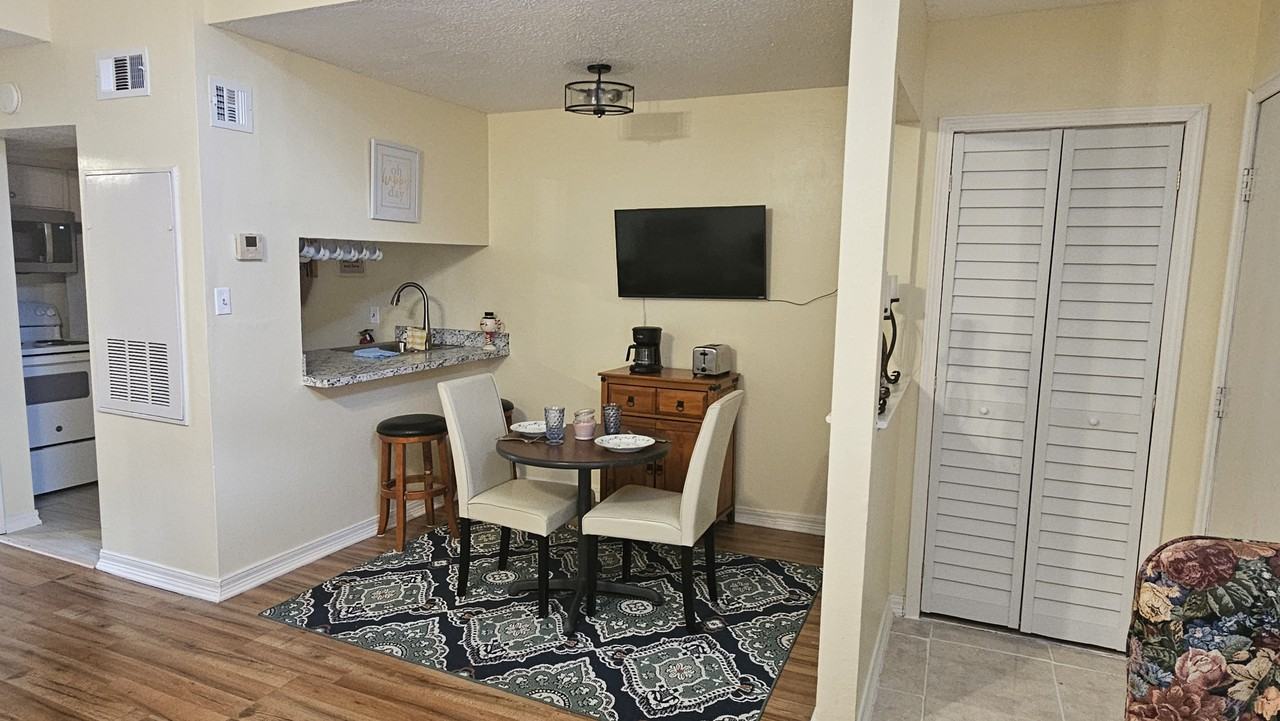 2513 Pasadena Ave #303 - Photo 3 of 11