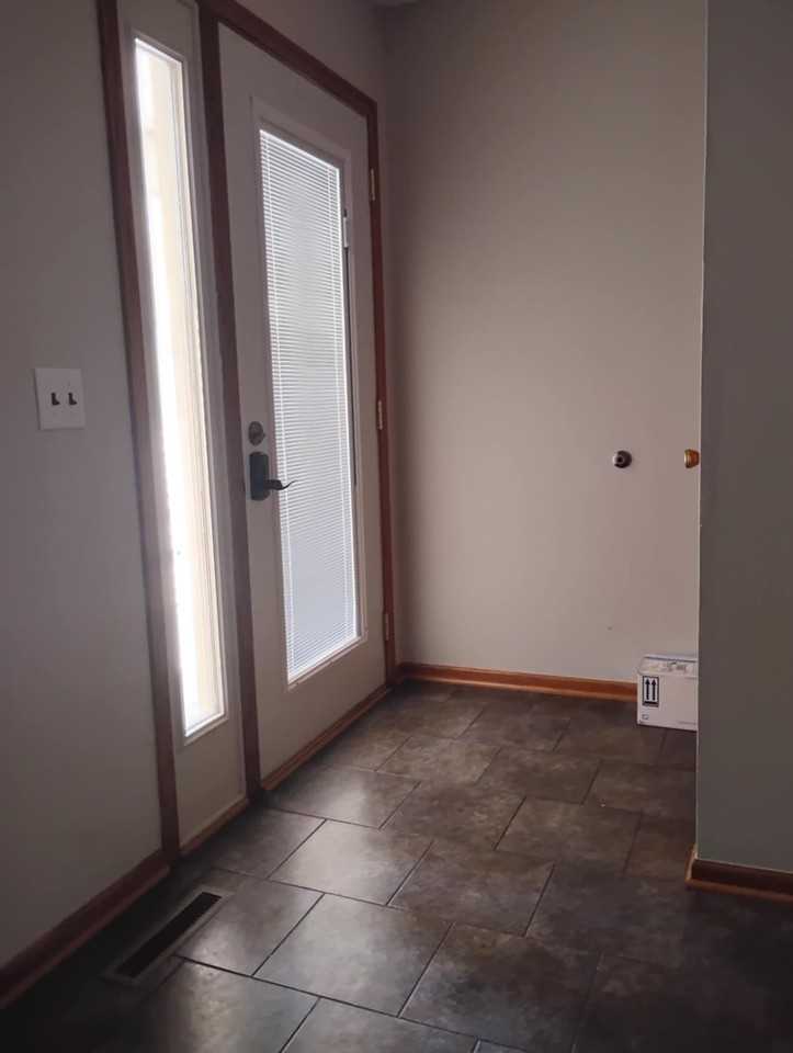 1013 10th Ave Nw #1013 - Photo 2 of 8