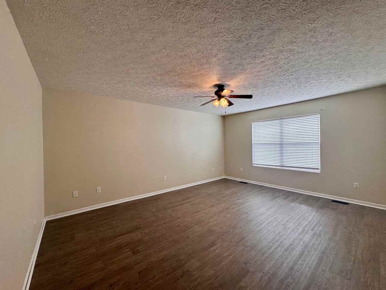 14209 Haywood Dr - Photo 3 of 18
