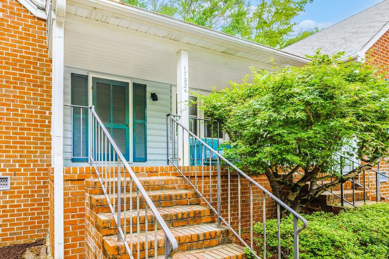 Great Renovated Duplex Flat for rent in West End Henrico - Photo 2 of 4