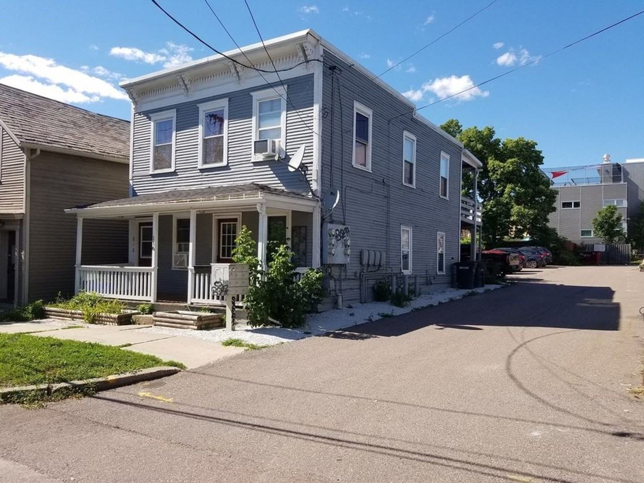 One-Bedroom Downtown Burlington Apartments Near UVM & Champlain College (116 Maple St) - Photo 4 of 23