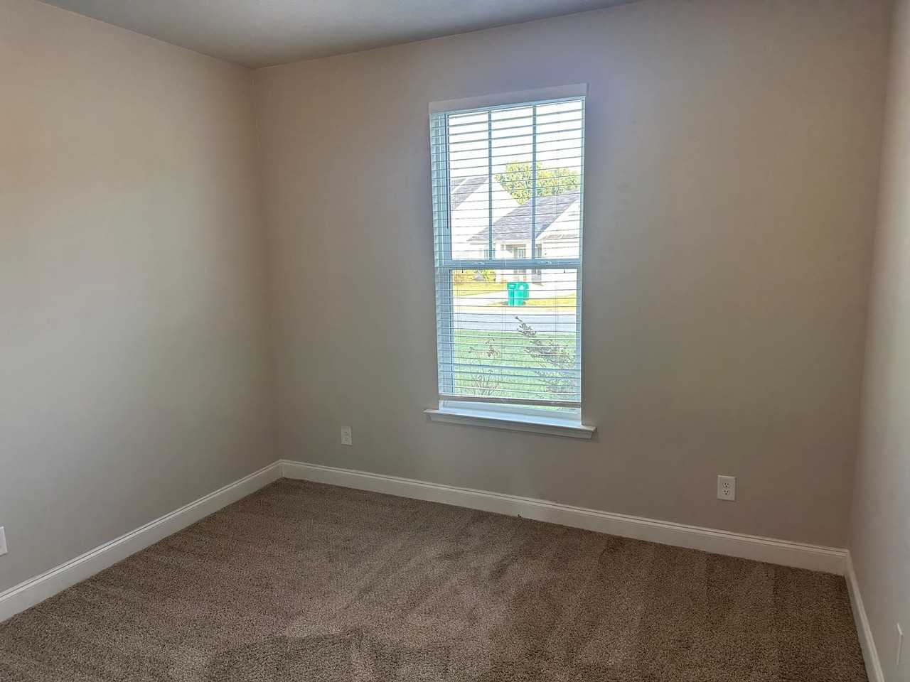 110 Chancellor Ct - Photo 3 of 11