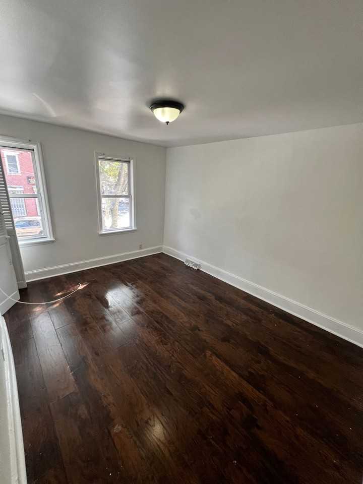 563 Lamberton Street - Photo 7 of 11