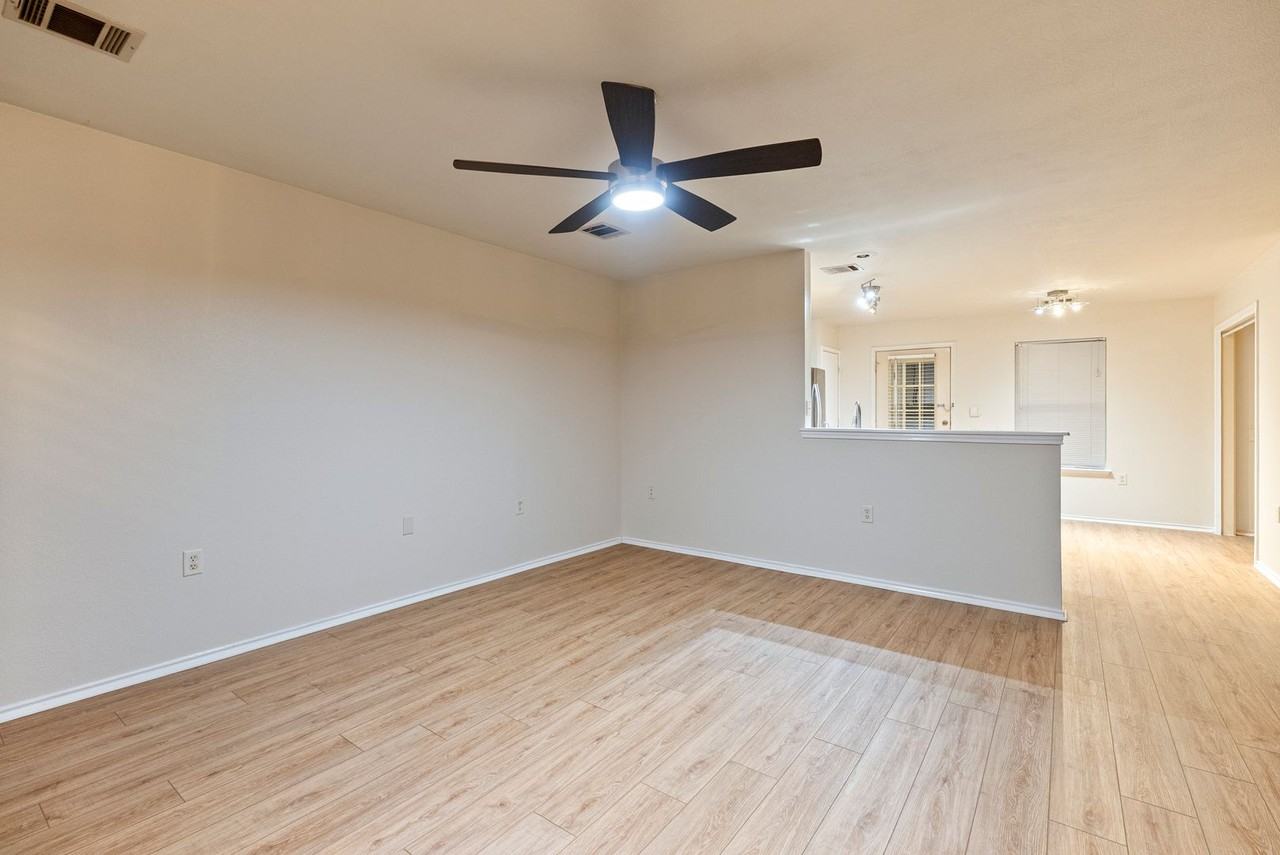 11911 Briarcreek Loop - Photo 5 of 16