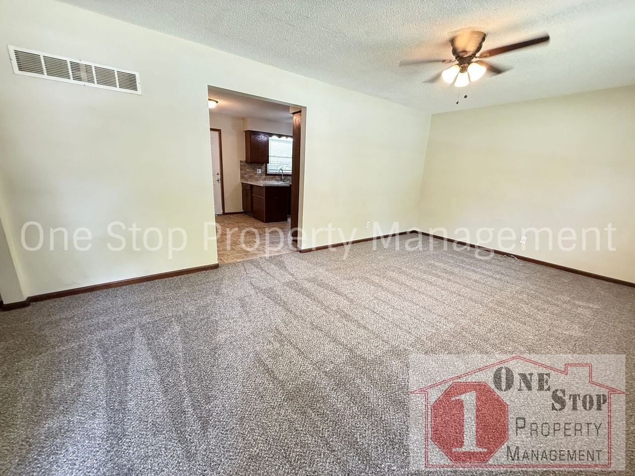 110 Sw Moore Ct - Photo 3 of 19