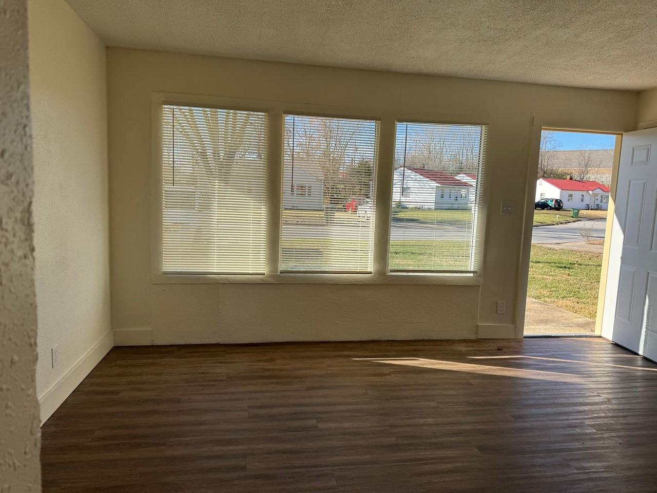 7 Stephendale Ct - Photo 2 of 9