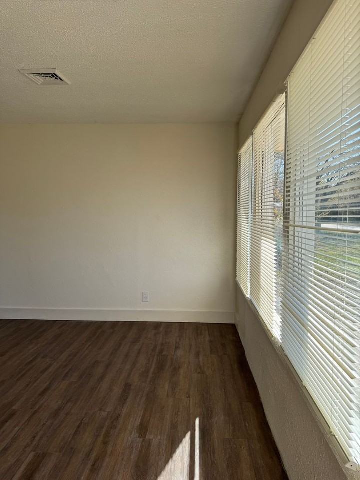 7 Stephendale Ct - Photo 3 of 9