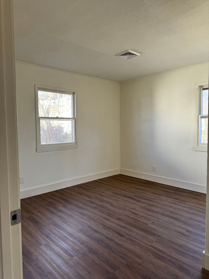 7 Stephendale Ct - Photo 7 of 9