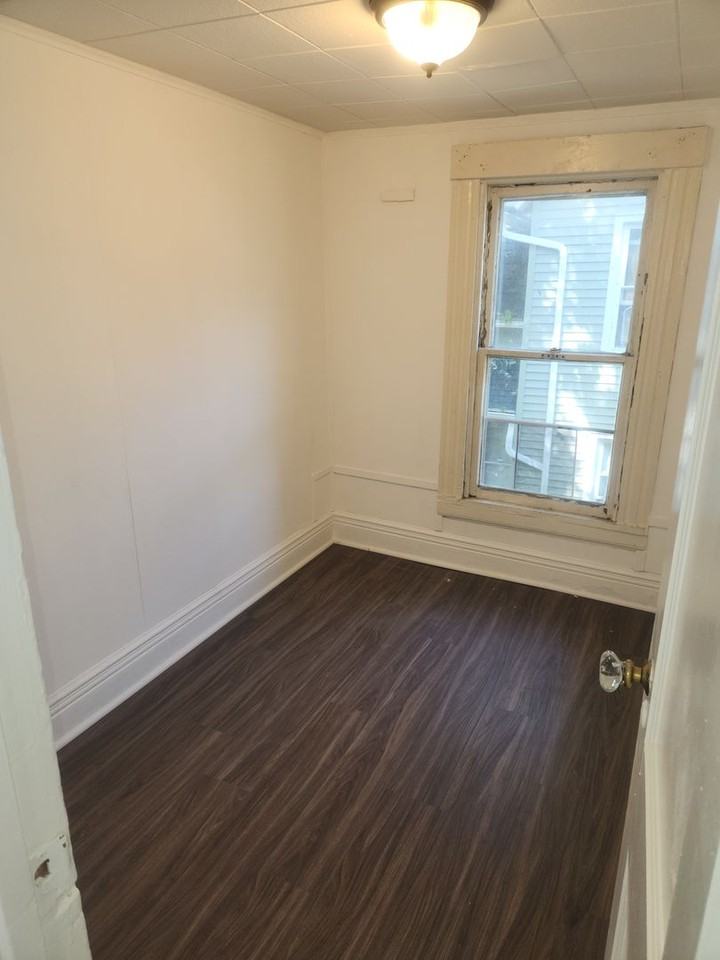 255 6th St - Photo 2 of 8