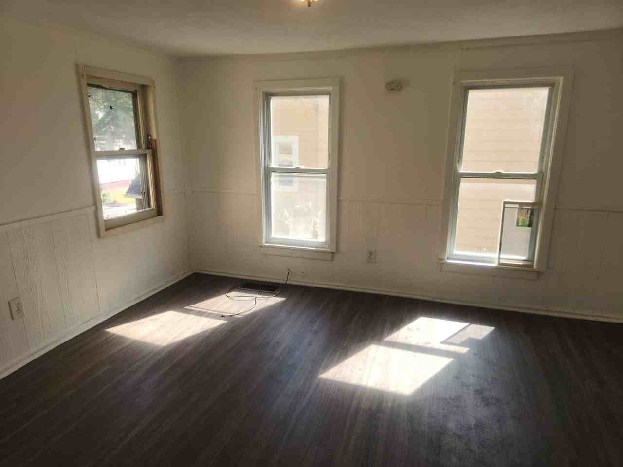 255 6th St - Photo 4 of 8