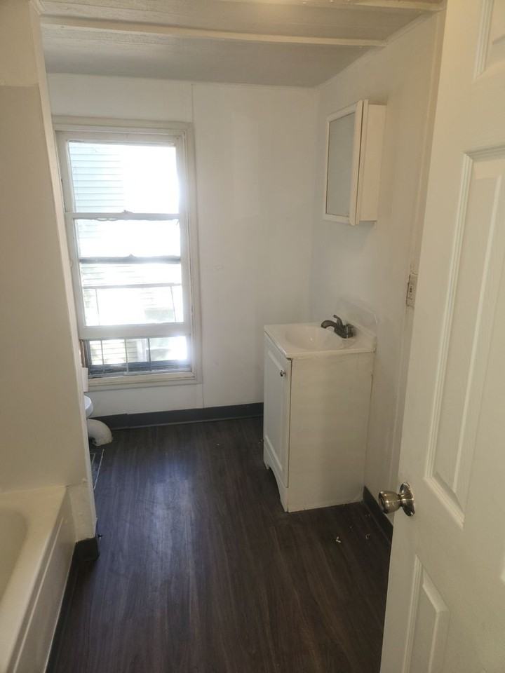 255 6th St - Photo 5 of 8