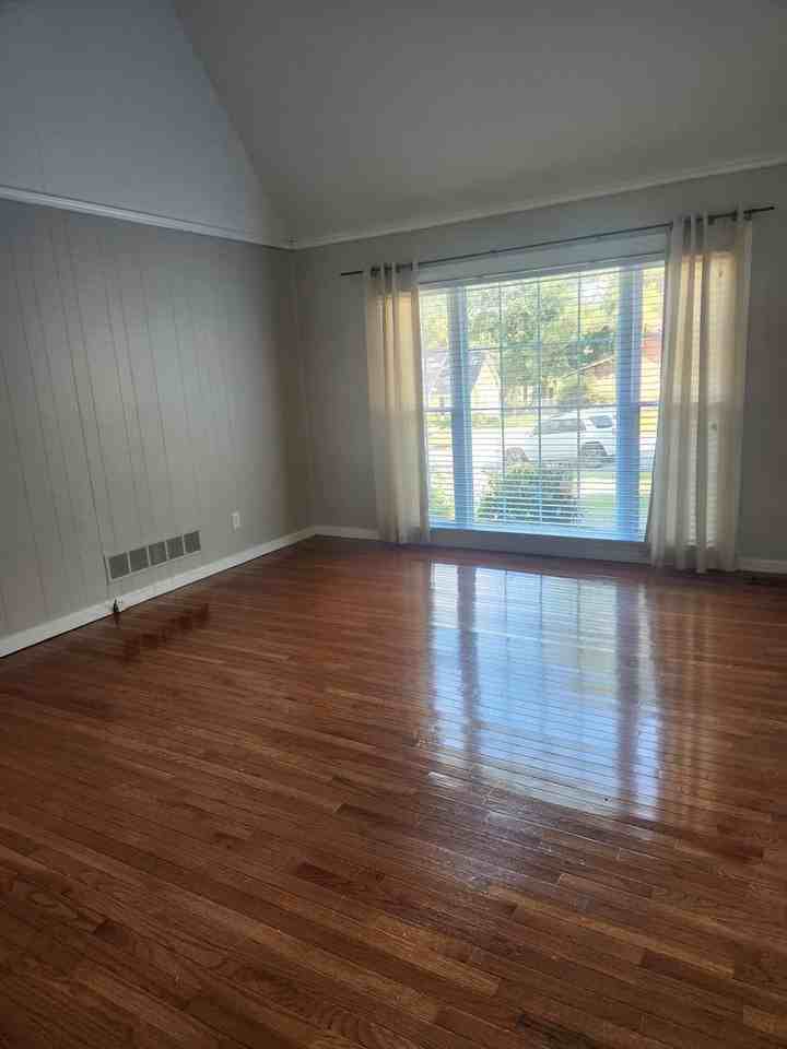 3108 Saint Louis St - Photo 3 of 10