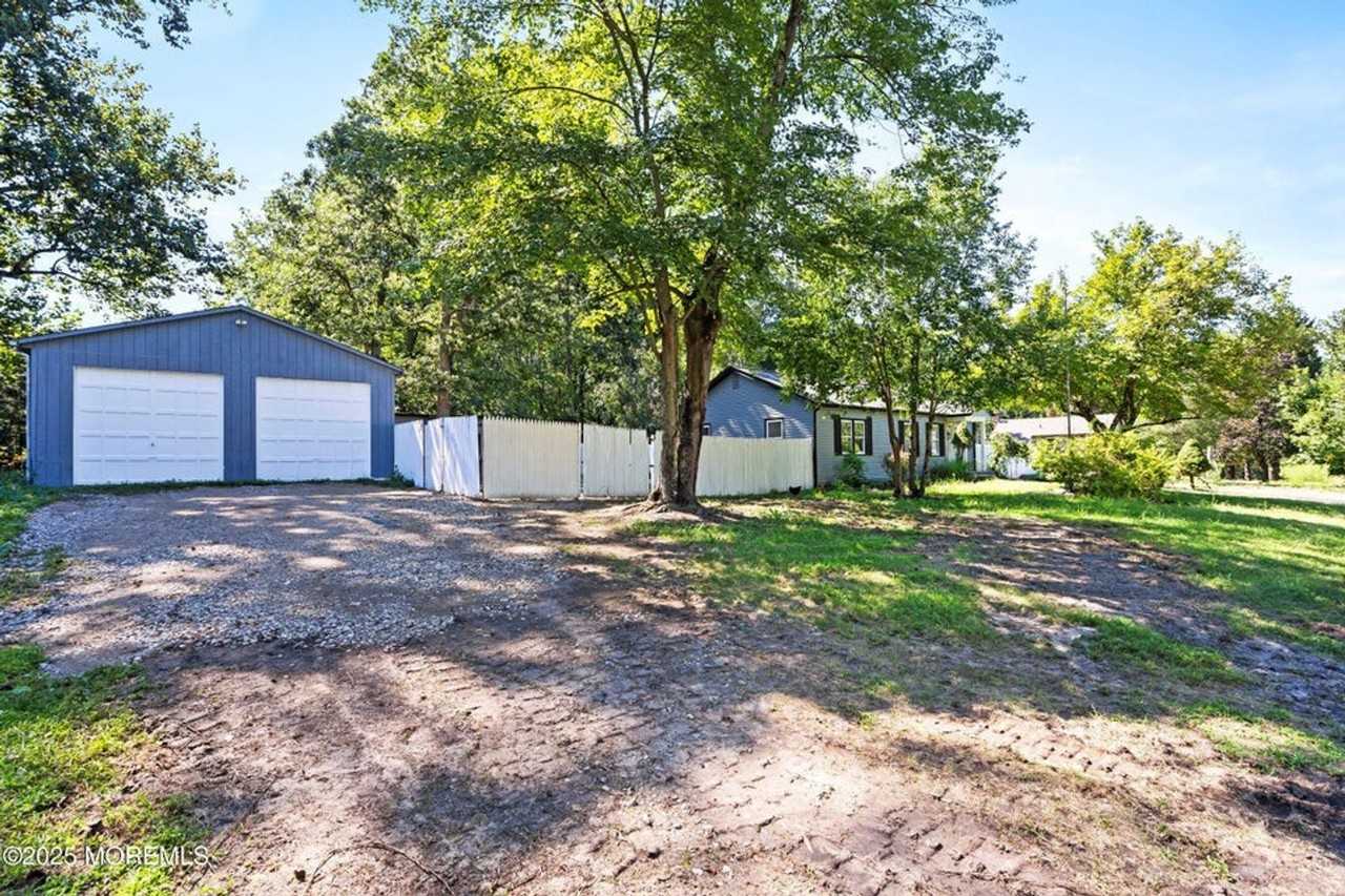 11 11 Malsbury Lane - Photo 2 of 17