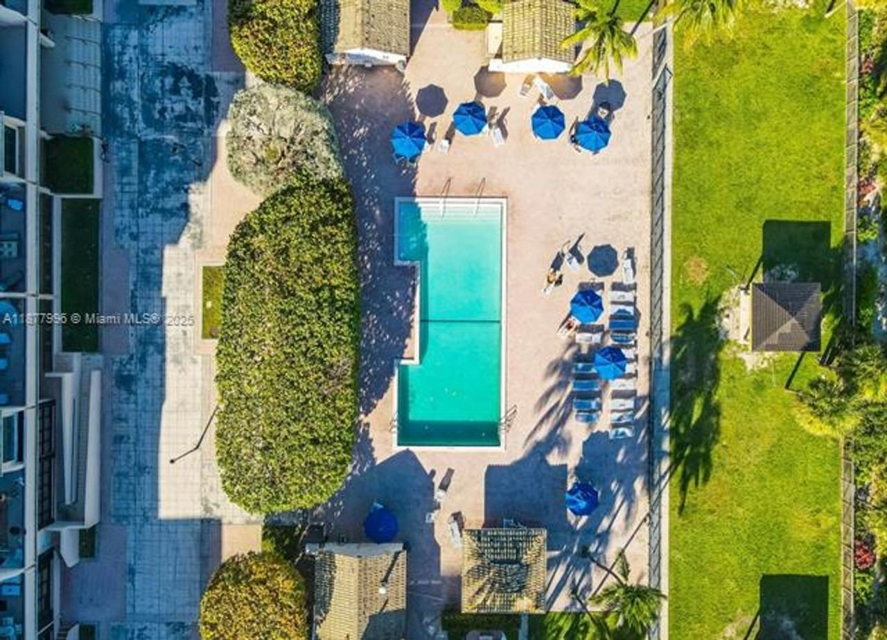 2555 2555 Collins Ave appt 2200 - Photo 5 of 36