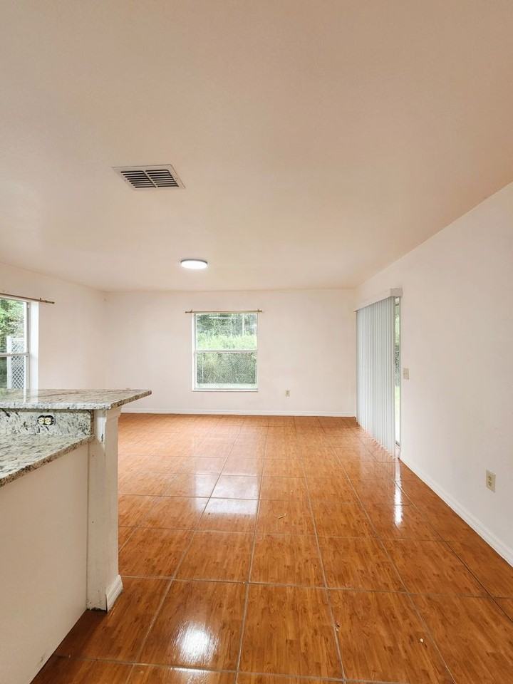 796 Squirrel Ct - Photo 3 of 15