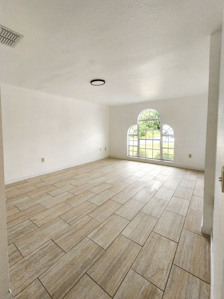 796 Squirrel Ct - Photo 5 of 15