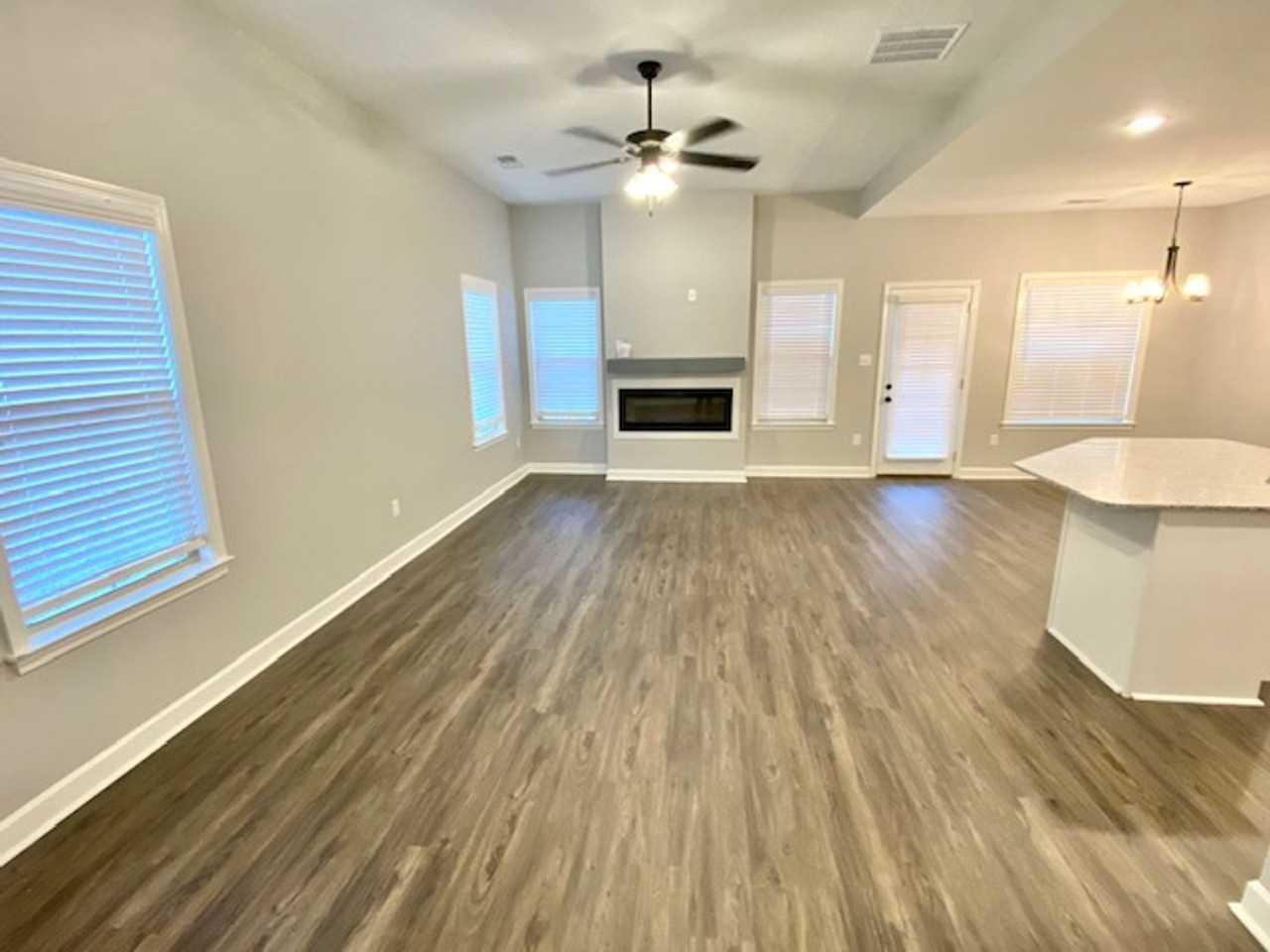 101 Carolina Cir - Photo 2 of 12