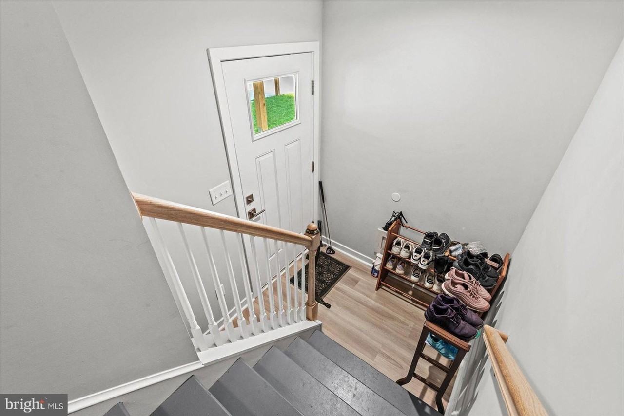 227 Wilder Ave - Photo 7 of 31