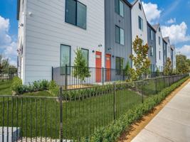 featured image of 3275 Dallas St