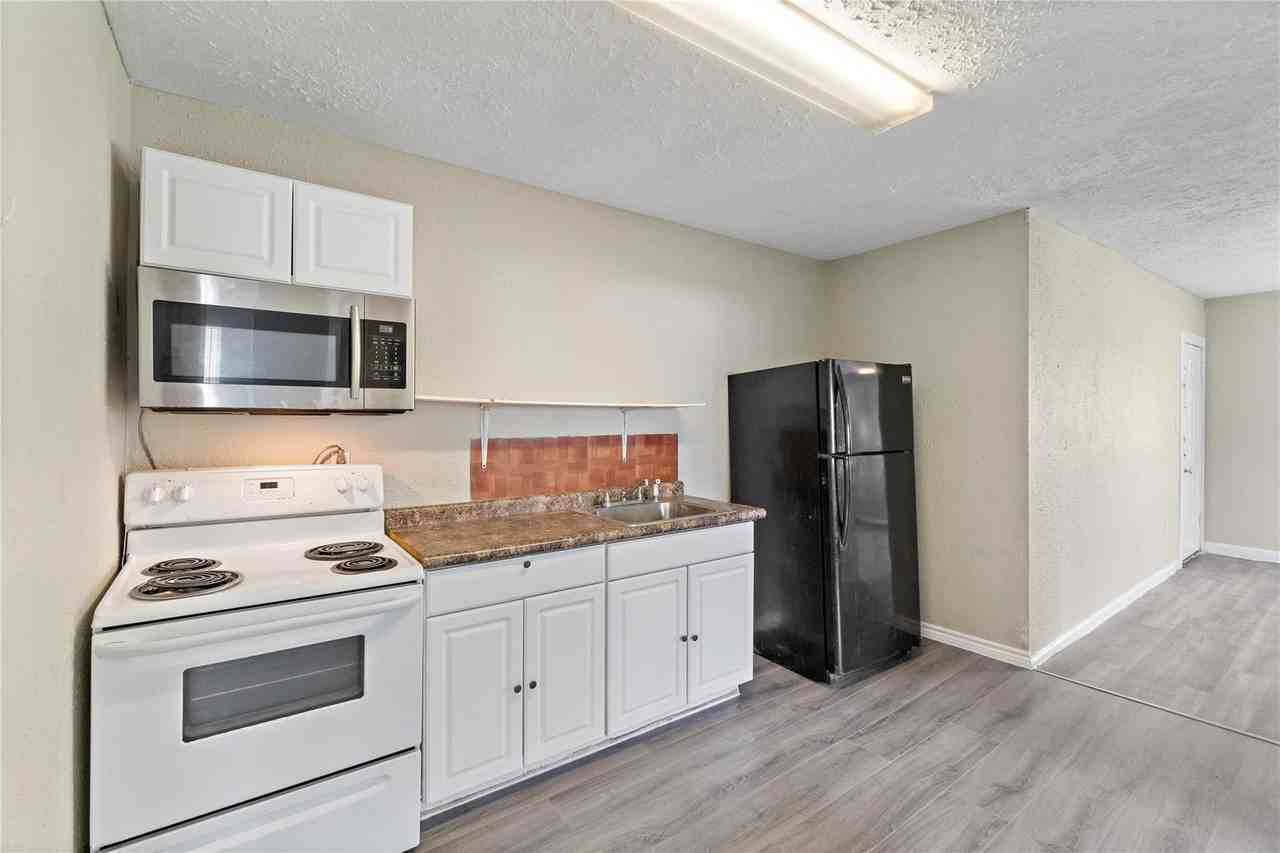 711 AVENUE A - Photo 2 of 8