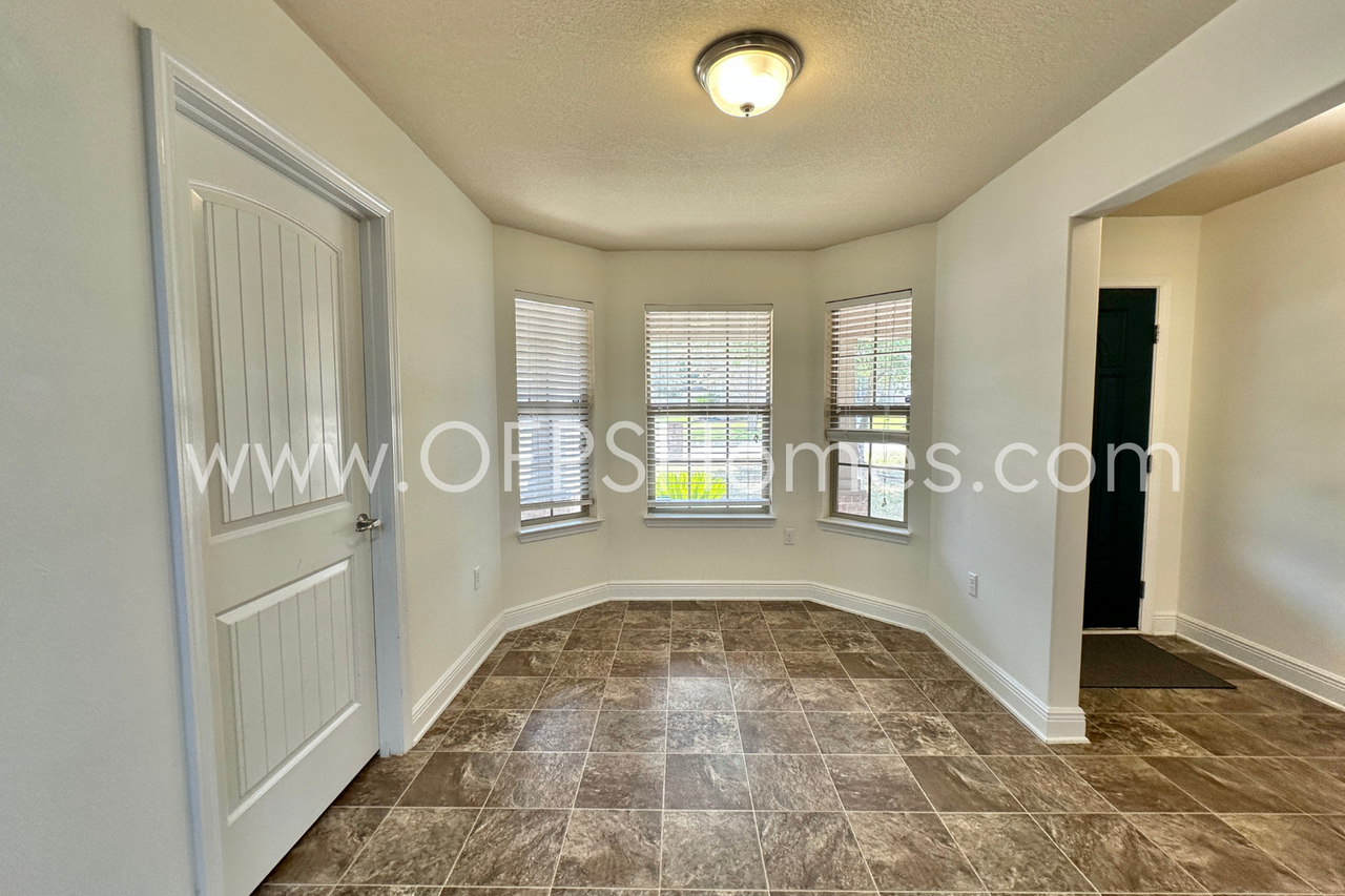 306 Gauntlet Dr - Photo 3 of 23