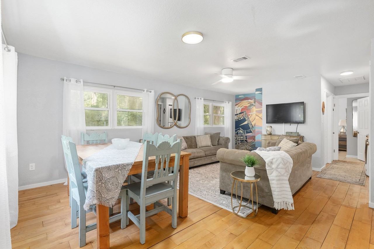 4311 Southwest 44th Street - Photo 3 of 37