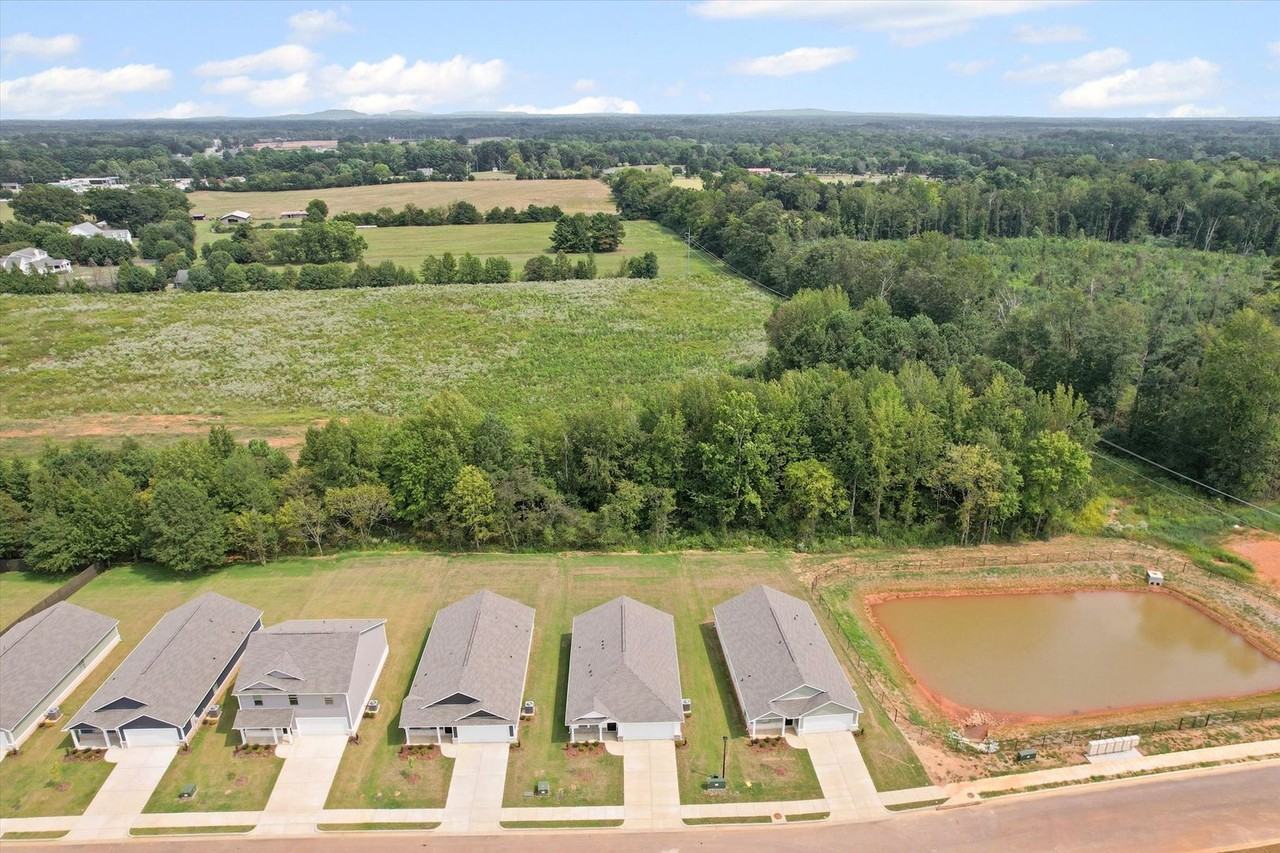 16610 Maggie Ct - Photo 4 of 23