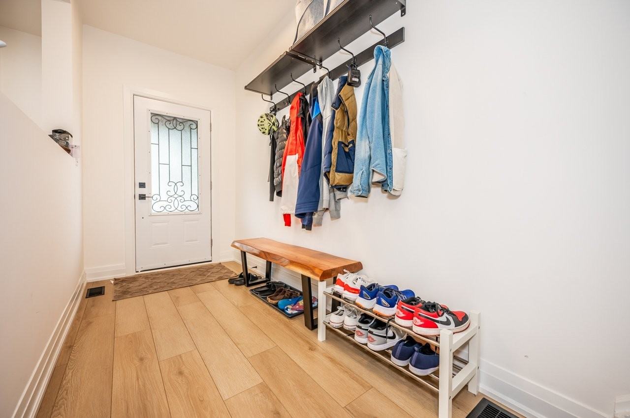 75 Lorne Ave - Photo 3 of 34