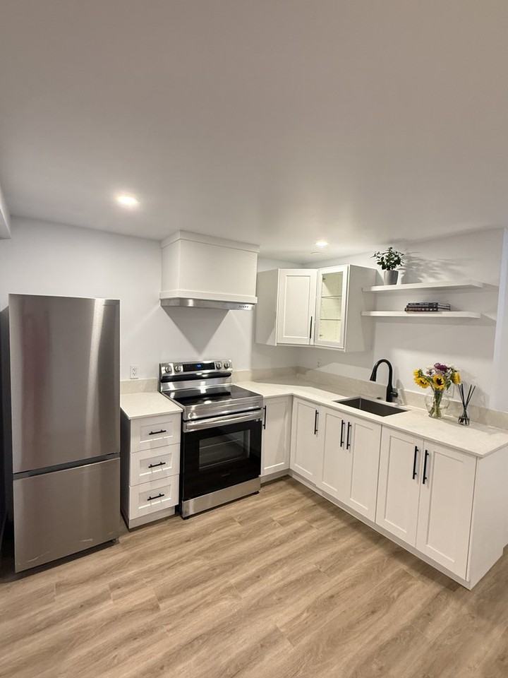 1665 Teakdale Ave - Photo 2 of 9