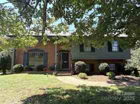 1127 Queensgate St - Photo 1 of 1