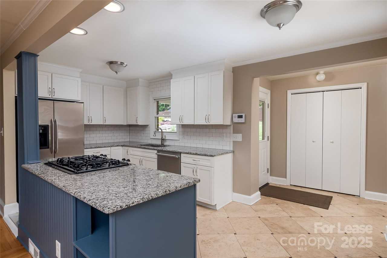 550 West Kingston Avenue - Photo 4 of 20