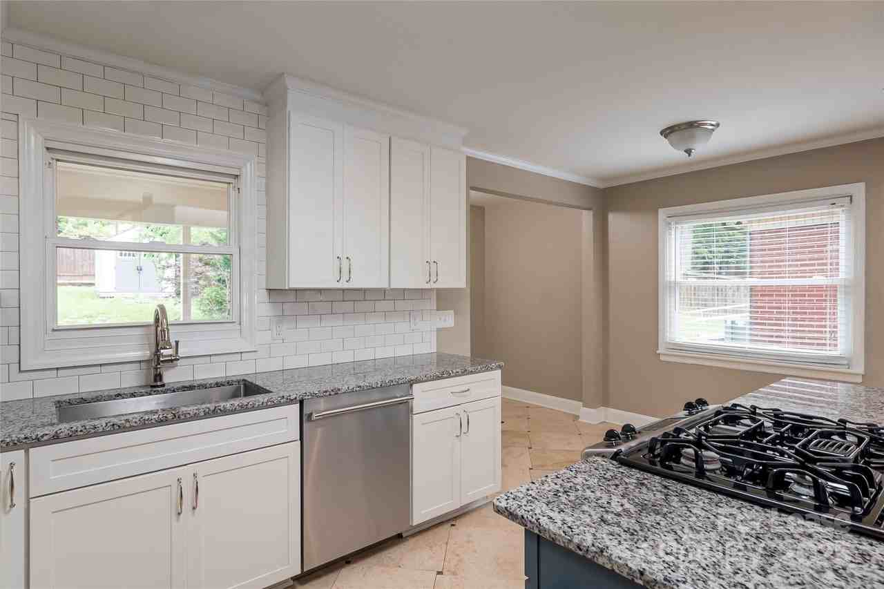 550 West Kingston Avenue - Photo 5 of 20