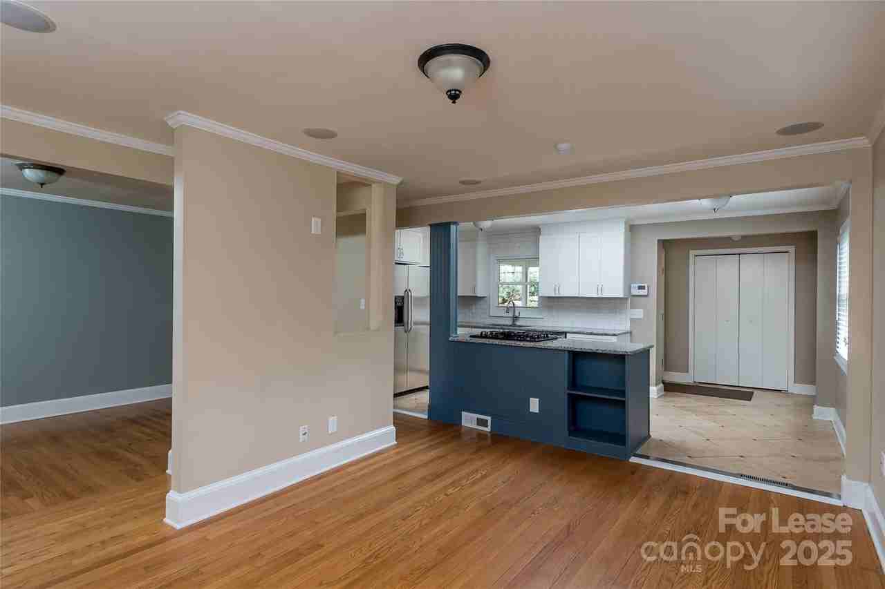 550 West Kingston Avenue - Photo 7 of 20